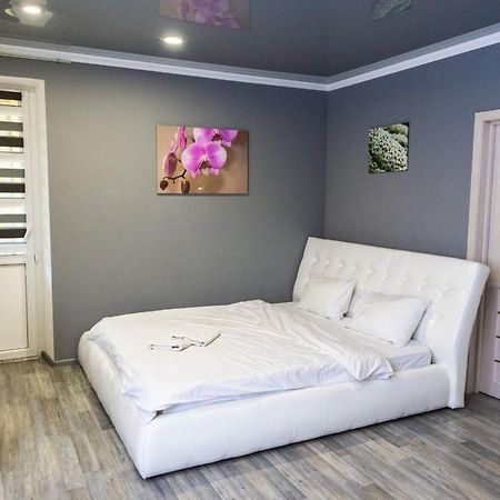 Cozy Apartment In A New Building Close To The Downtown Kyiv Exterior photo