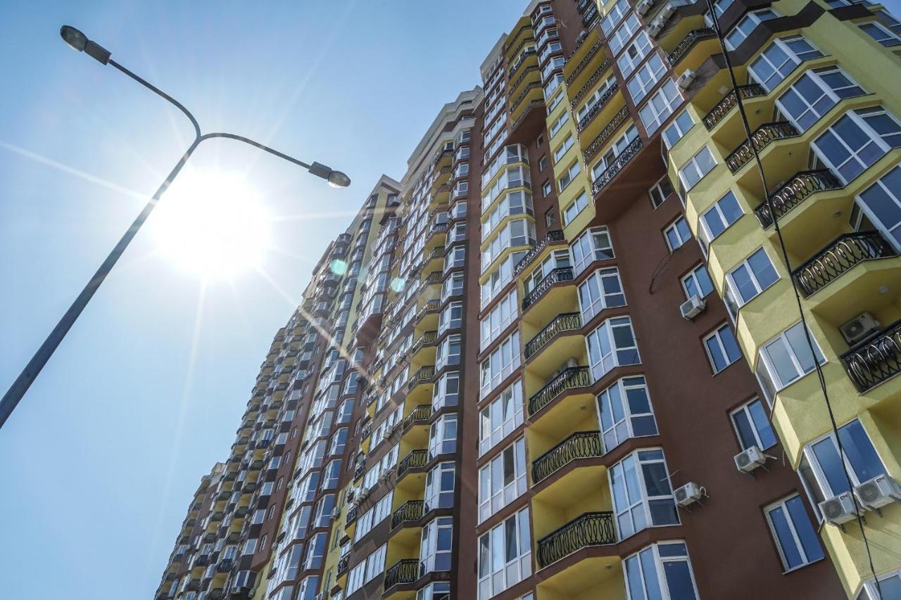 Cozy Apartment In A New Building Close To The Downtown Kyiv Exterior photo