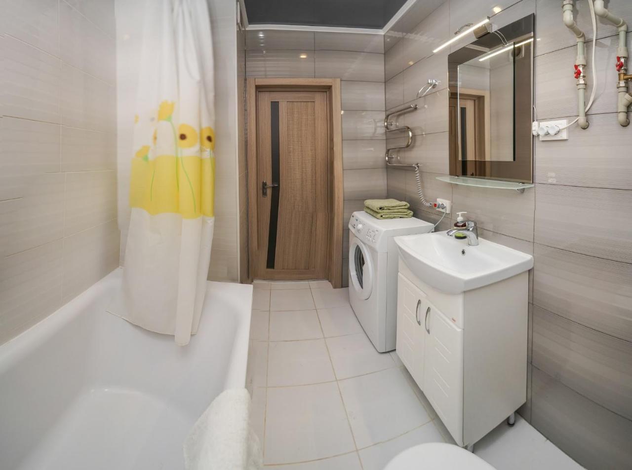 Cozy Apartment In A New Building Close To The Downtown Kyiv Exterior photo